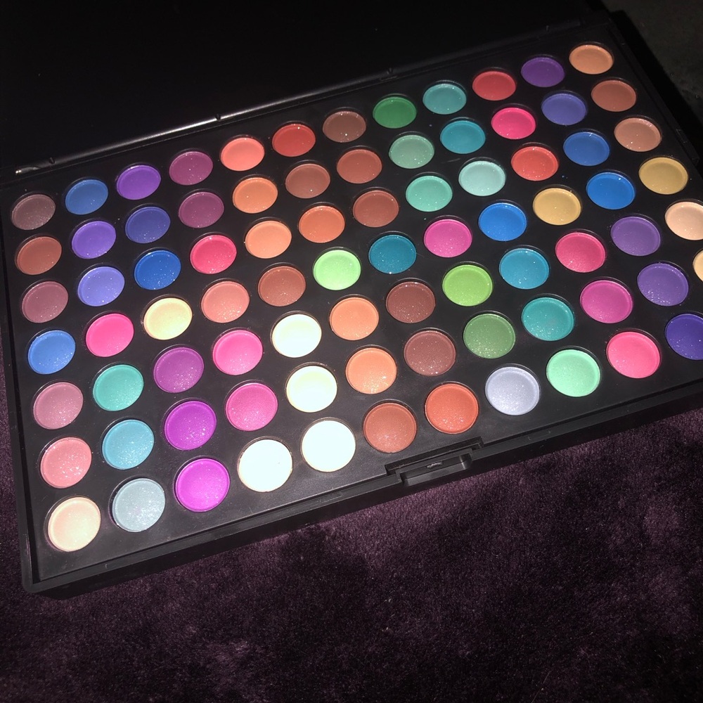 Multicolor Women’s Eyeshadow Palette - Vibrant Matte & Shimmer Shades